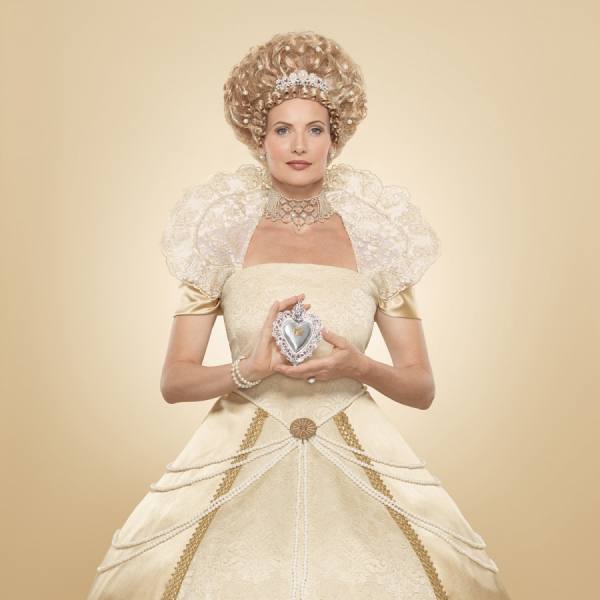 Photograph Felix Reed Chess Portraits White Queen on One Eyeland